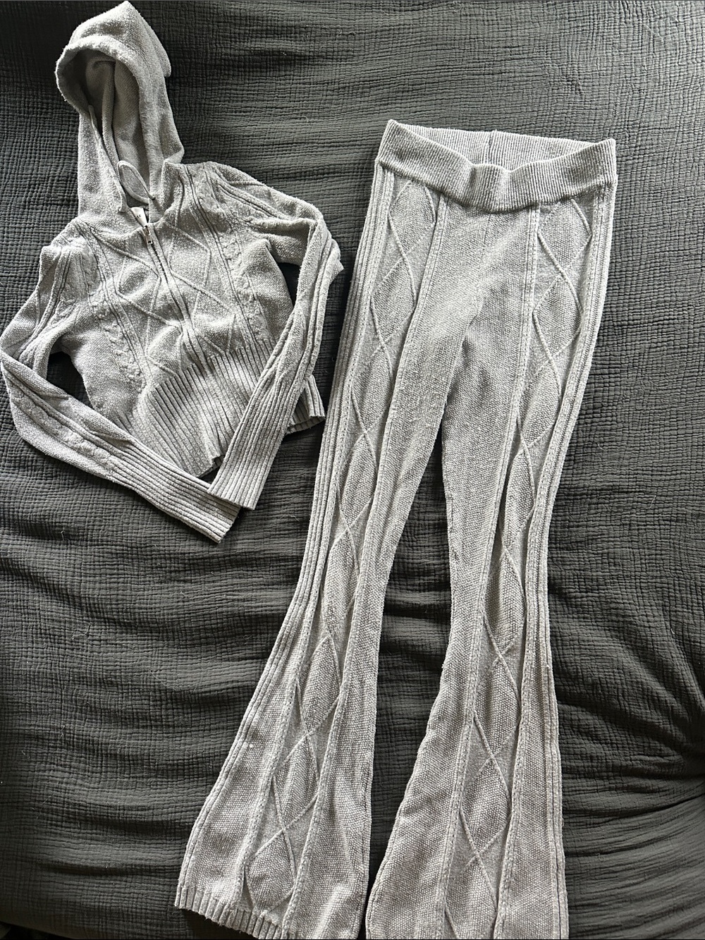 Cable-Knit Flared Set in Light Gray